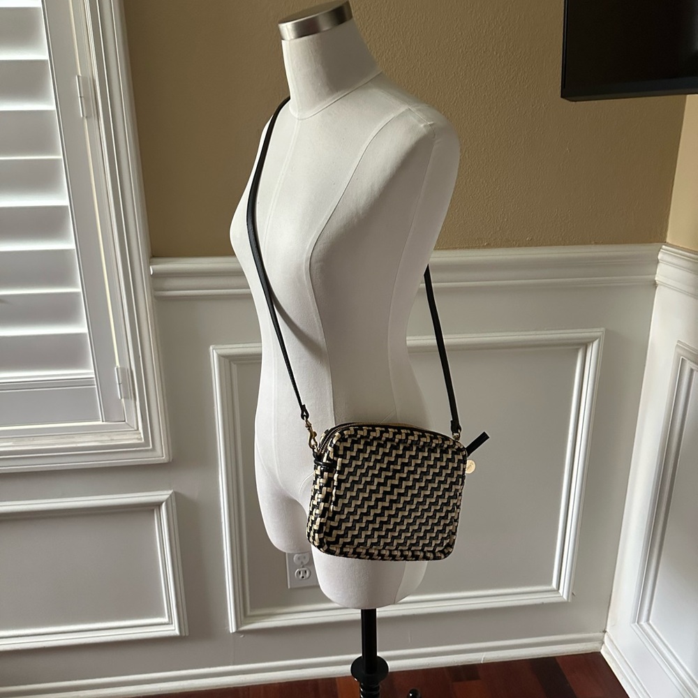 Clare V midi sac zig zag woven